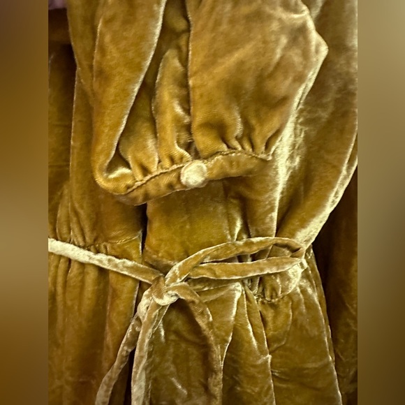 J.Crew Faux-Wrap Top In Drapey Velvet Vintage Gold Size 8 *RUNS SMALL NWT - Picture 8 of 9